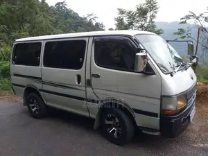 Toyota Dolphin 1994 Van (Used)