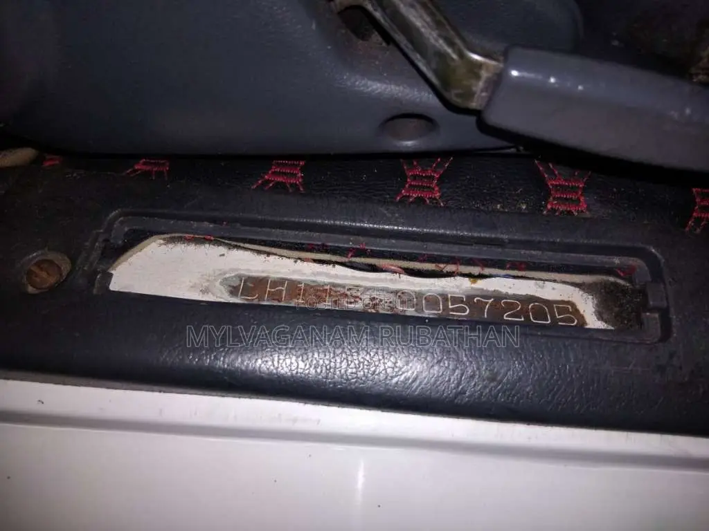 Toyota Hiace 113 1998 Van (Used)