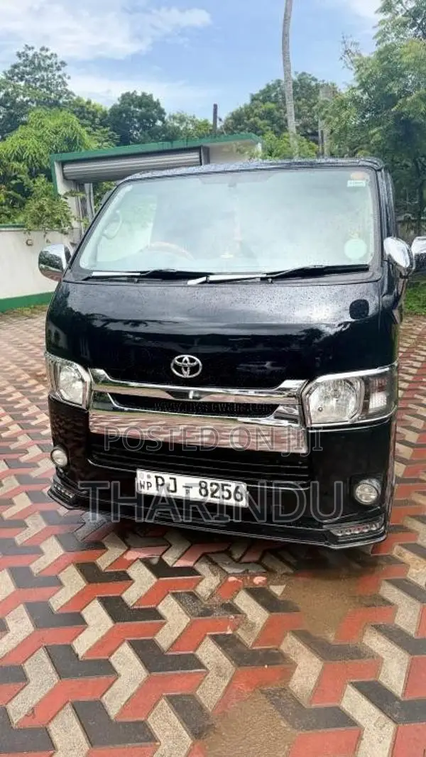 Toyota TRH 200 2016 Van (Used)