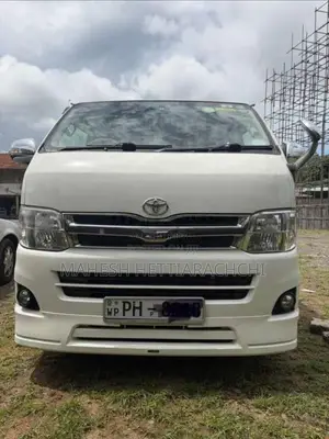 Toyota TRH 2013 Van (Used)