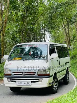 Toyota Dolphin 2000 Van (Used)