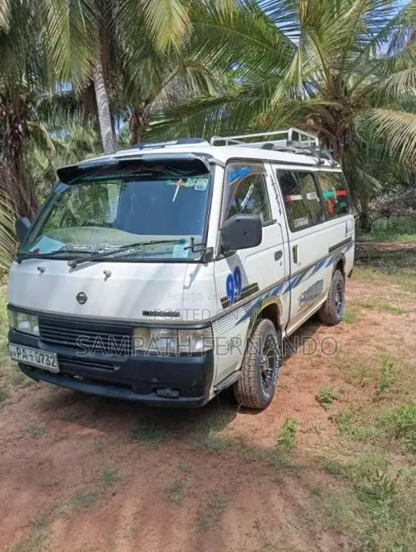 Nissan Caravan 2001 Van (Used)