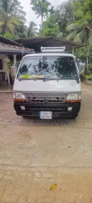 Toyota Dolphin 1991 Van (Used)