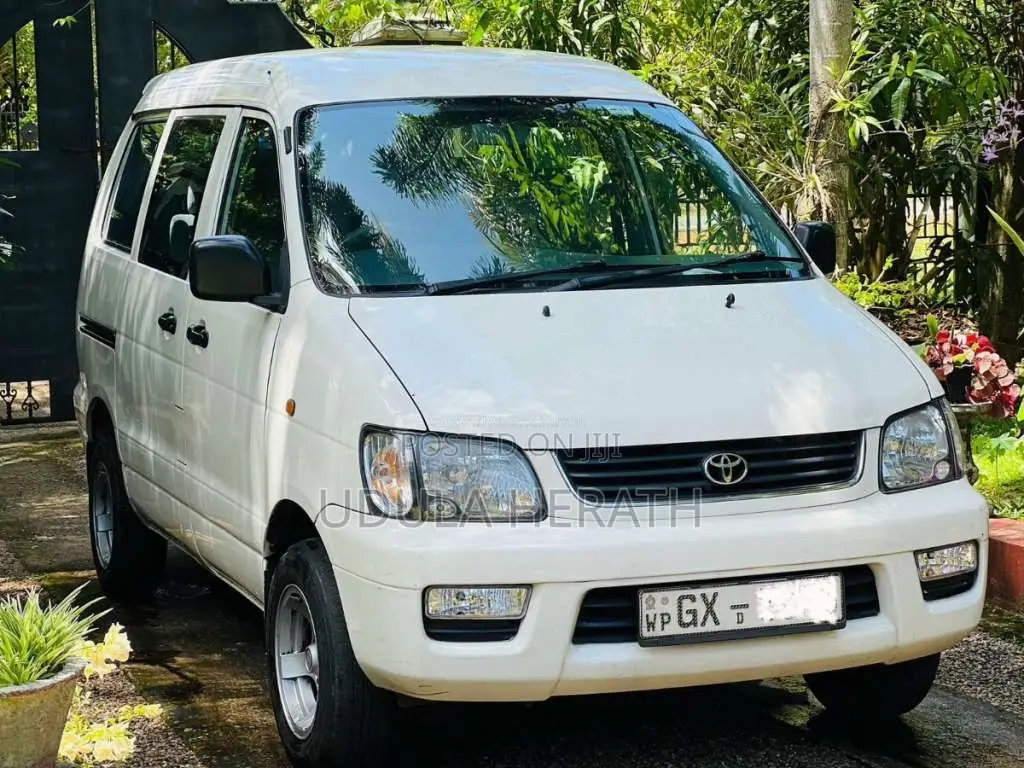 Toyota Noah 2002 Van (Used)