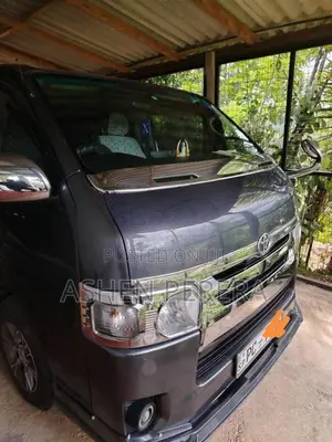 Toyota KDH 2011 Van (Used)