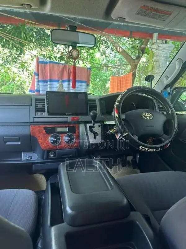 Toyota KDH 2013 Van (Used)