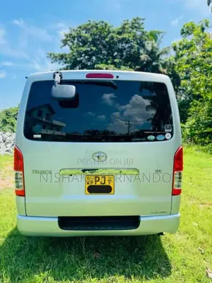 Toyota KDH 2016 Van (Used)
