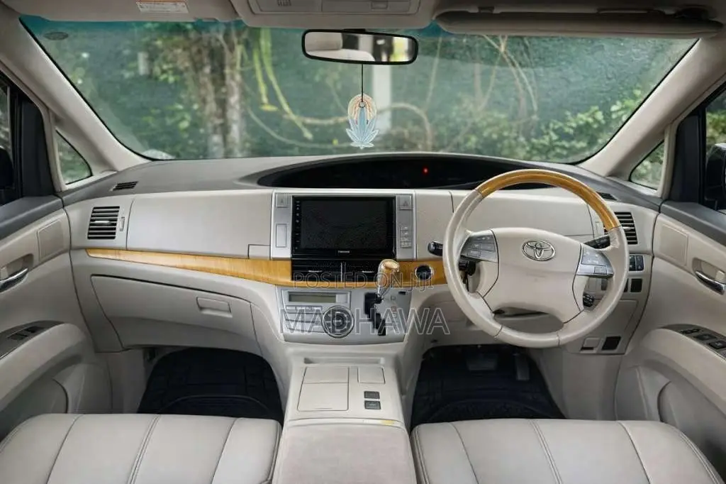 Toyota Estima 2010 Van (Used)