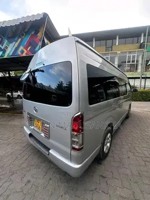 Toyota High Roof Kdh 2014 Van (Used)