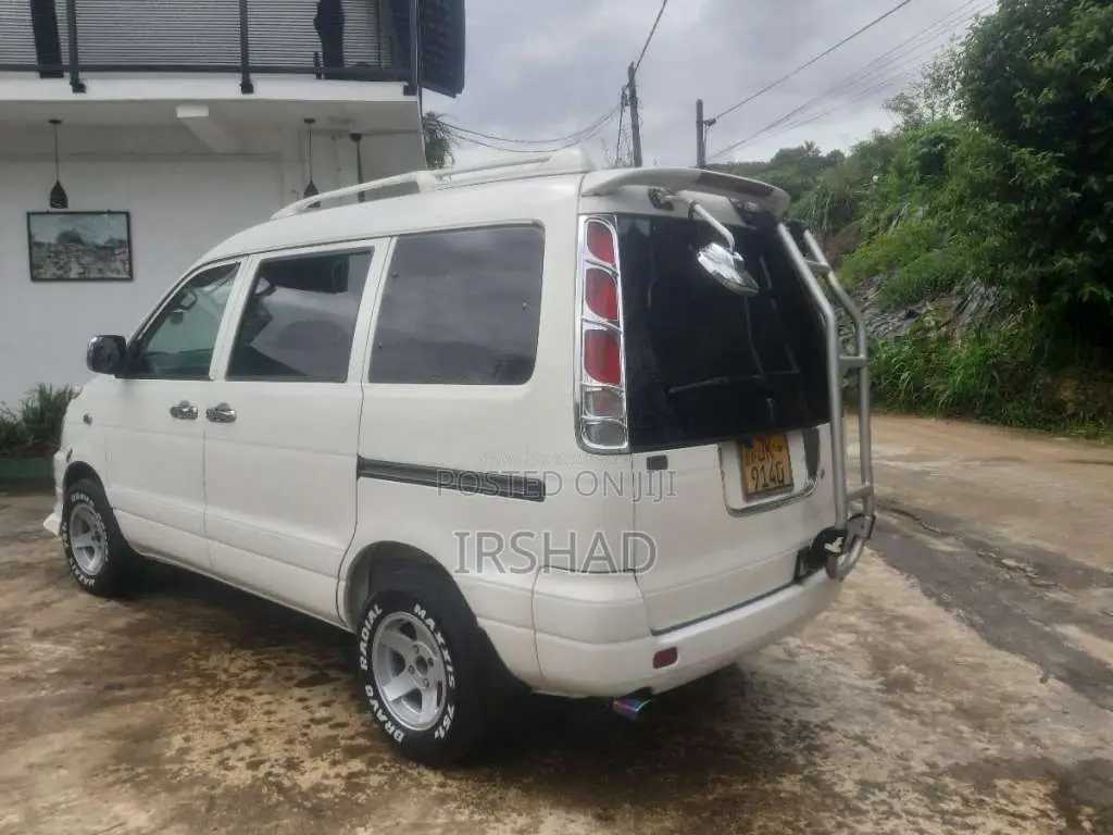 Toyota CR42 2000 Van (Used)