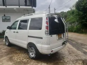 Toyota CR42 2000 Van (Used)