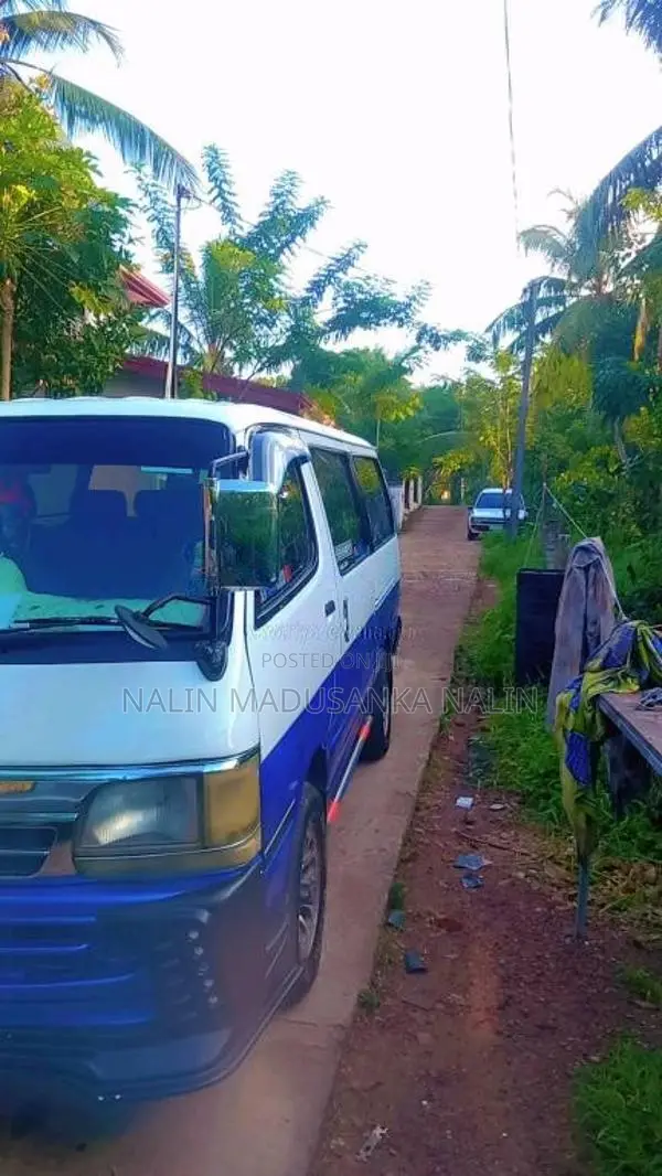 Toyota Dolphin 119 1994 Van (Used)