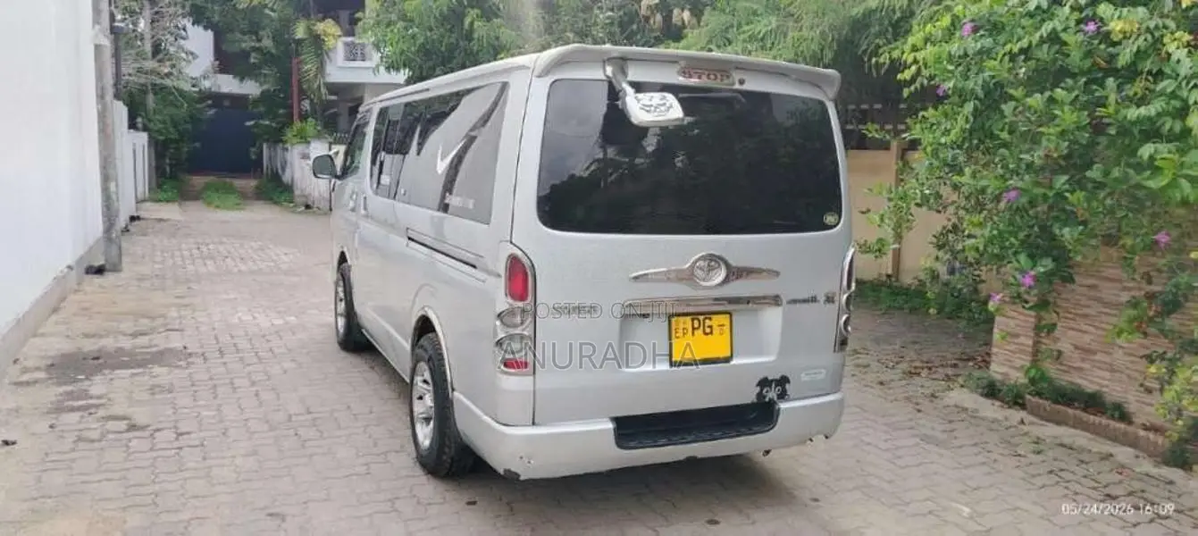 Toyota KDH 2011 Van (Used)