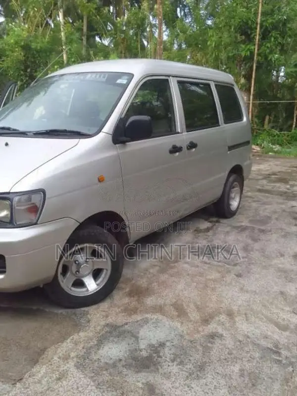 Toyota Noah 1999 Van (Used)