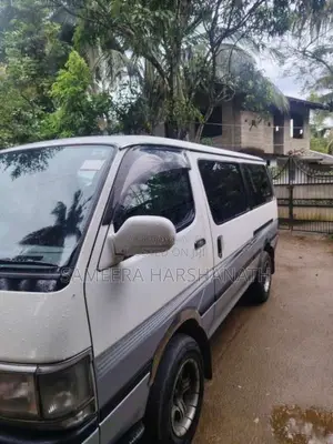 Toyota Dolphin 2002 Van (Used)