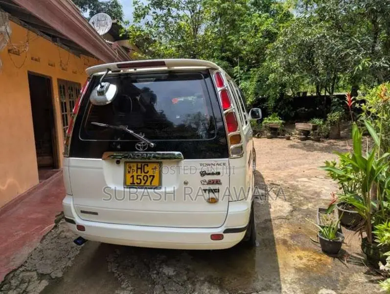 Toyota Noah CR42 1998 Van (Used)