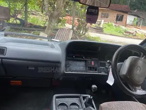 Toyota Dolphin 172 2002 Van (Used)
