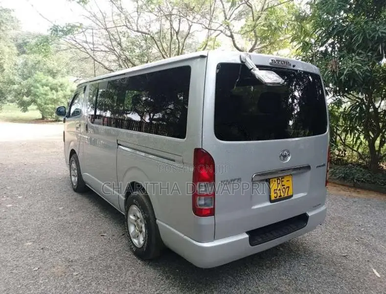 Toyota KDH 200 2004 Van (Used)