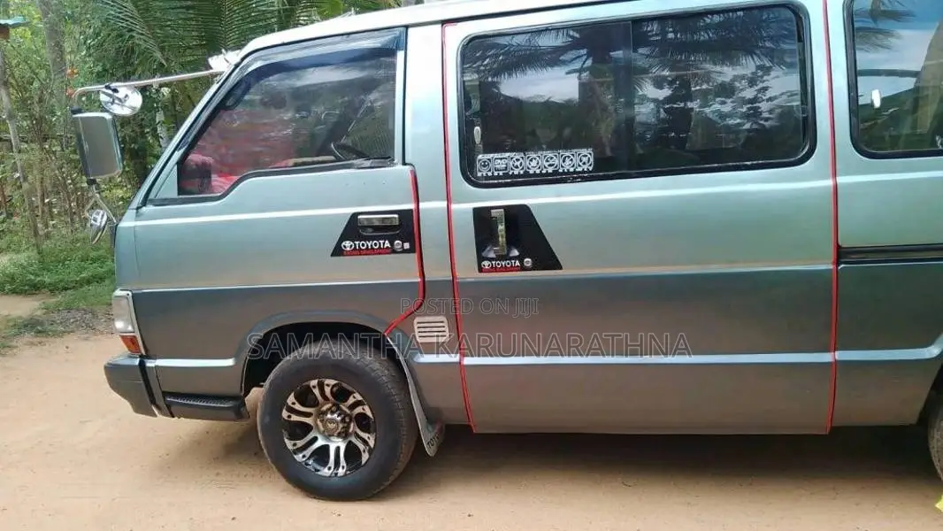 Toyota Shell 61 1988 Van (Used)