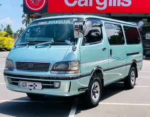 Toyota Dolphin 2002 Van (Used)