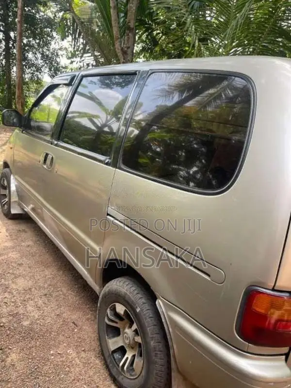 Nissan Serena 1998 Van (Used)