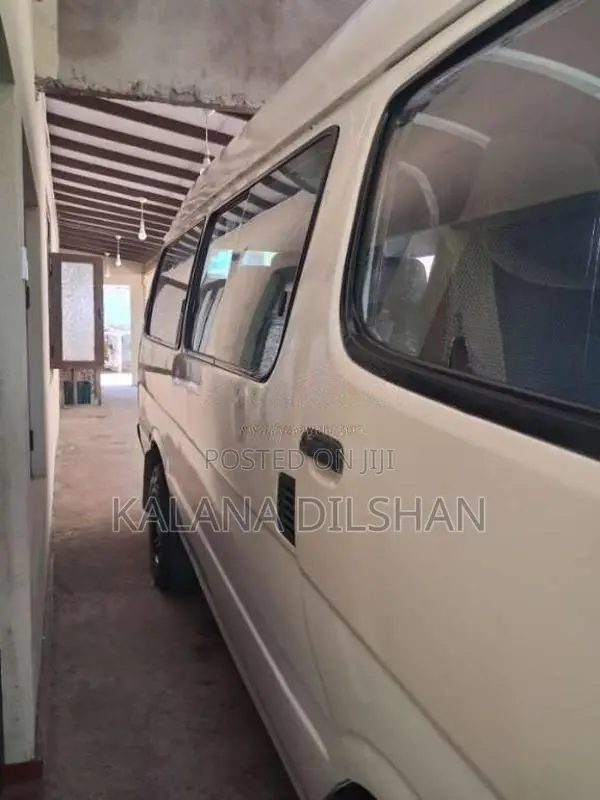 Toyota Dolphin 1994 Van (Used)