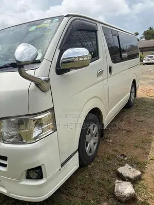 Toyota TRH 2013 Van (Used)