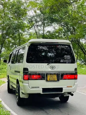 Toyota Dolphin 2000 Van (Used)