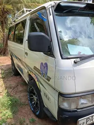Nissan Caravan 2001 Van (Used)