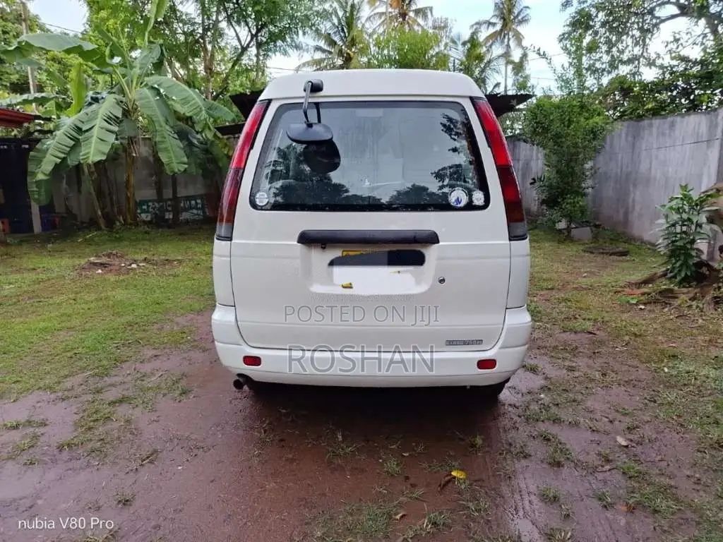 Toyota Noah 1997 Van (Used)