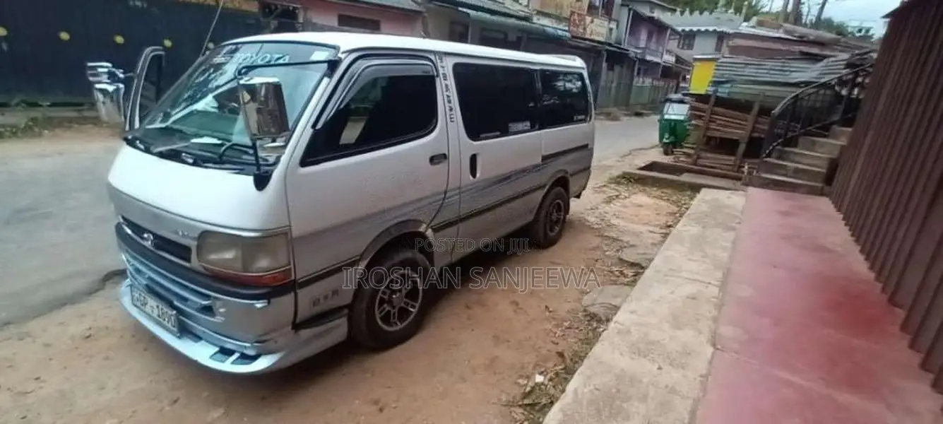 Toyota Dolphin 1997 Van (Used)