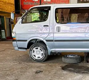 Toyota Dolphin 109 1993 Van (Used)