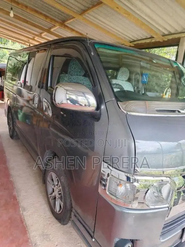 Toyota KDH 2011 Van (Used)
