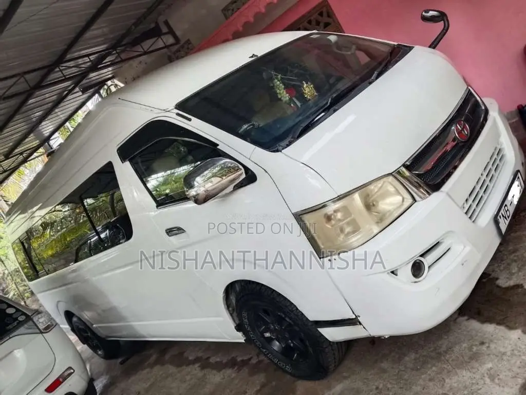 Micro High Roof 2013 Van (Used)