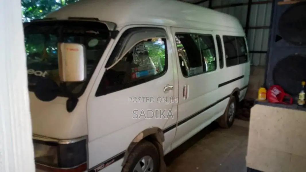 Toyota Dolphin 1995 Van (Used)