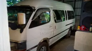 Toyota Dolphin 1995 Van (Used)
