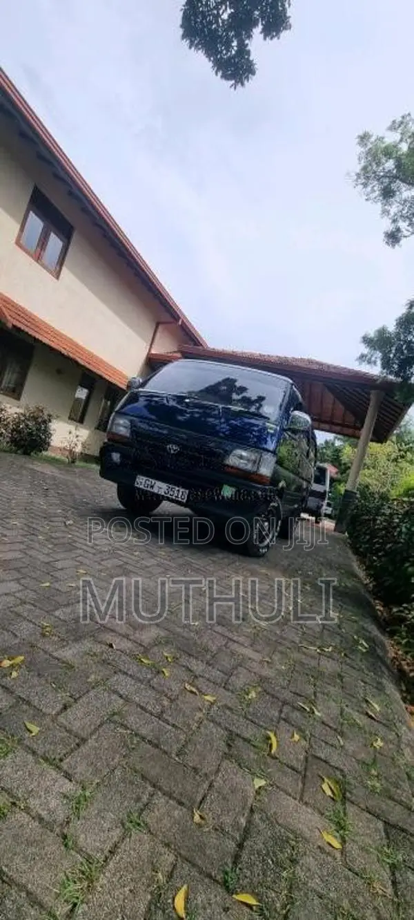 Toyota Dolphin 1997 Van (Used)