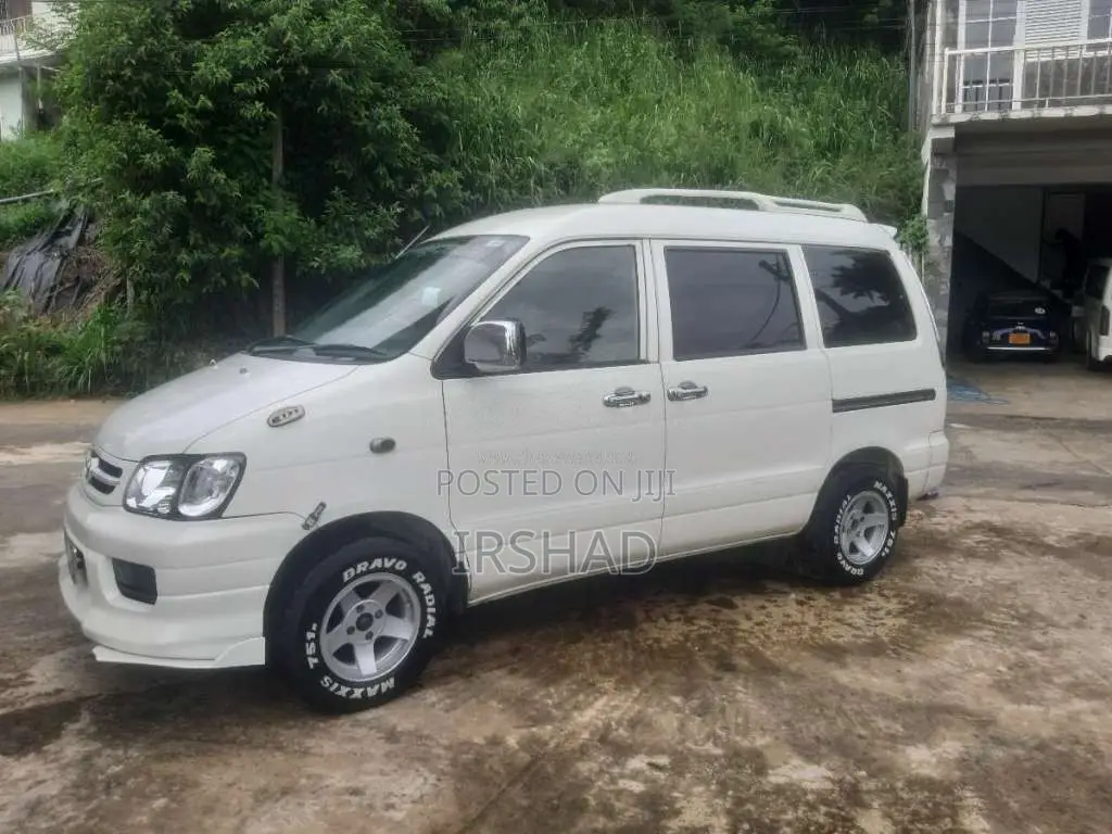 Toyota CR42 2000 Van (Used)