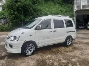 Toyota CR42 2000 Van (Used)