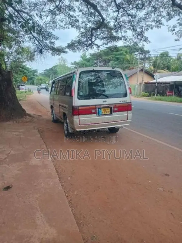 Nissan Caravan 1988 Van (Used)