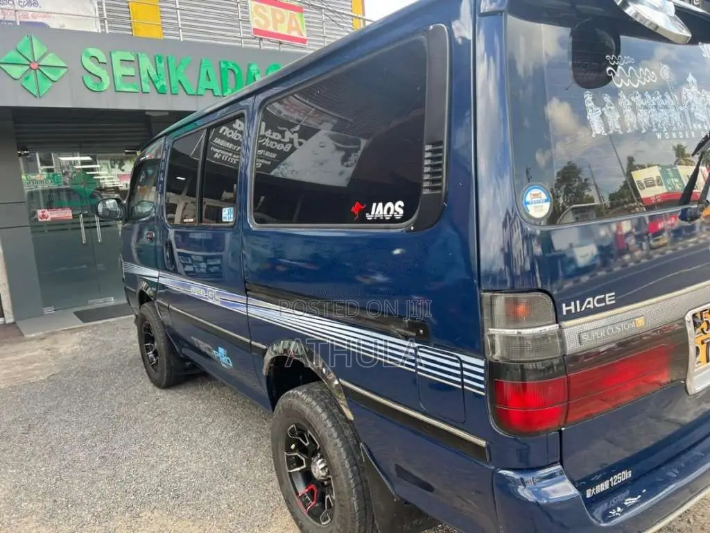 Toyota Dolphin 1994 Van (Used)