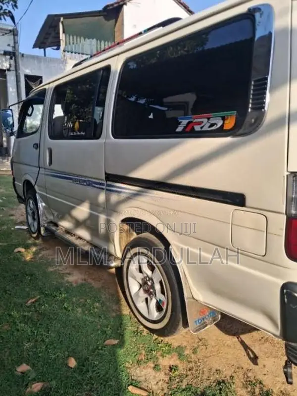 Toyota Dolphin 2000 Van (Used)