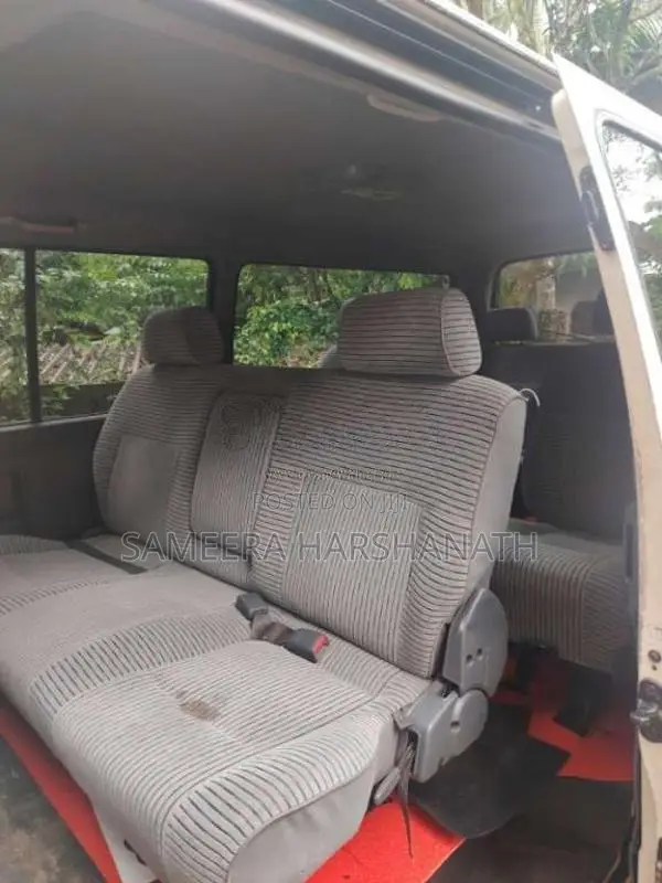 Toyota Dolphin 2002 Van (Used)