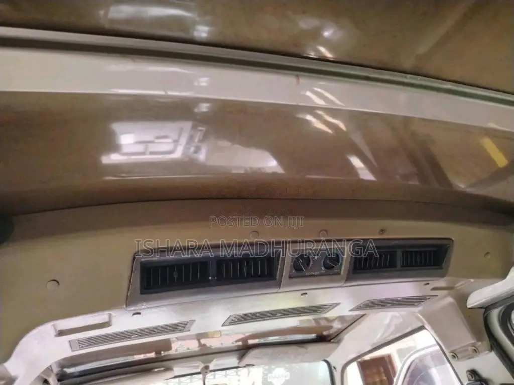 Nissan Caravan 1995 Van (Used)