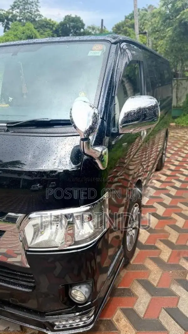 Toyota TRH 200 2016 Van (Used)