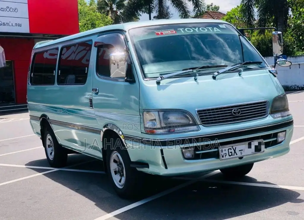 Toyota Dolphin 2002 Van (Used)