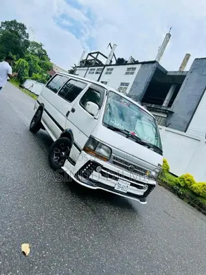 Toyota Dolphin 1996 Van (Used)
