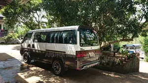 Nissan Caravan 1992 Van (Used)