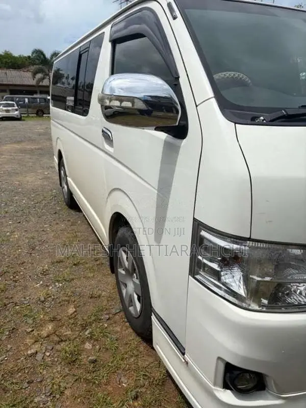 Toyota TRH 2013 Van (Used)