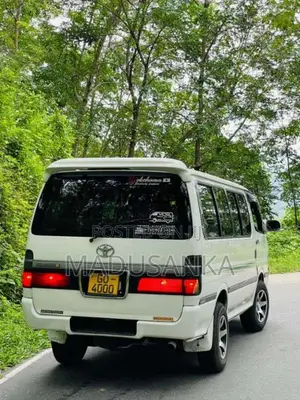 Toyota Dolphin 2000 Van (Used)